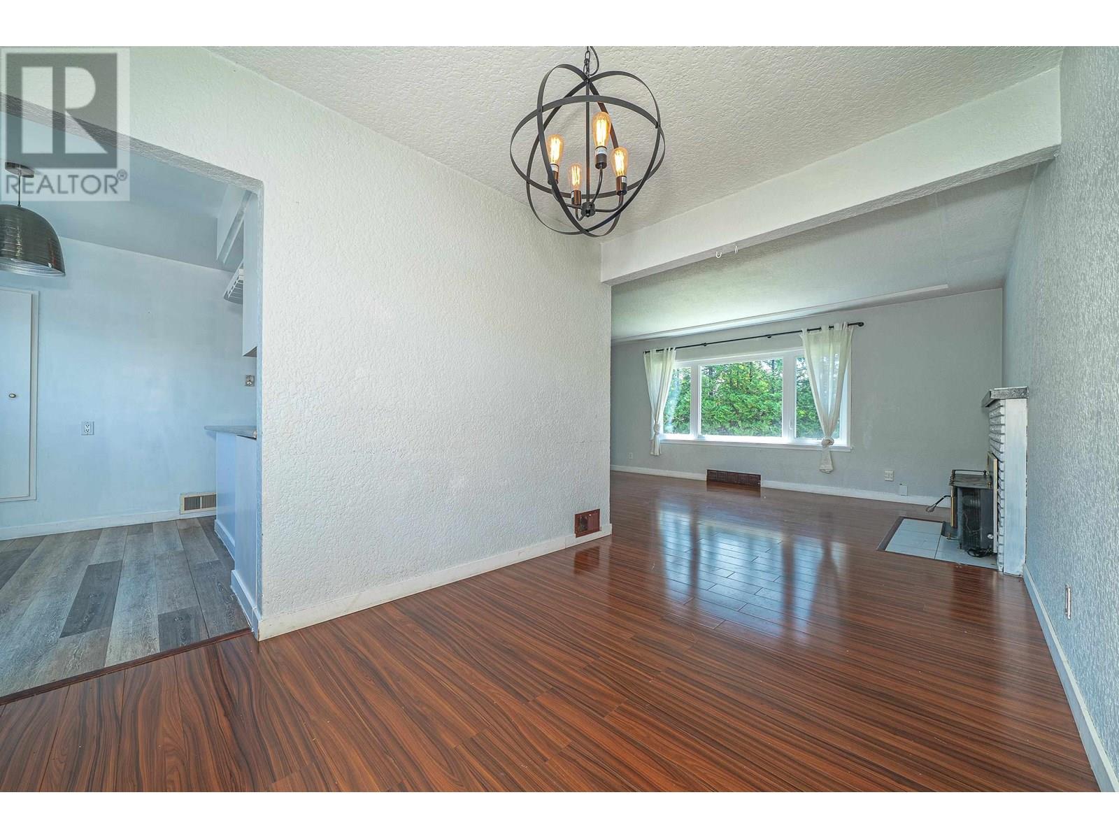 Photo 15 of 432 W 25th Street, North Vancouver BC