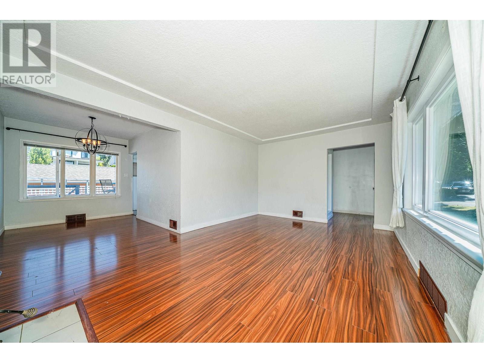 Photo 13 of 432 W 25th Street, North Vancouver BC