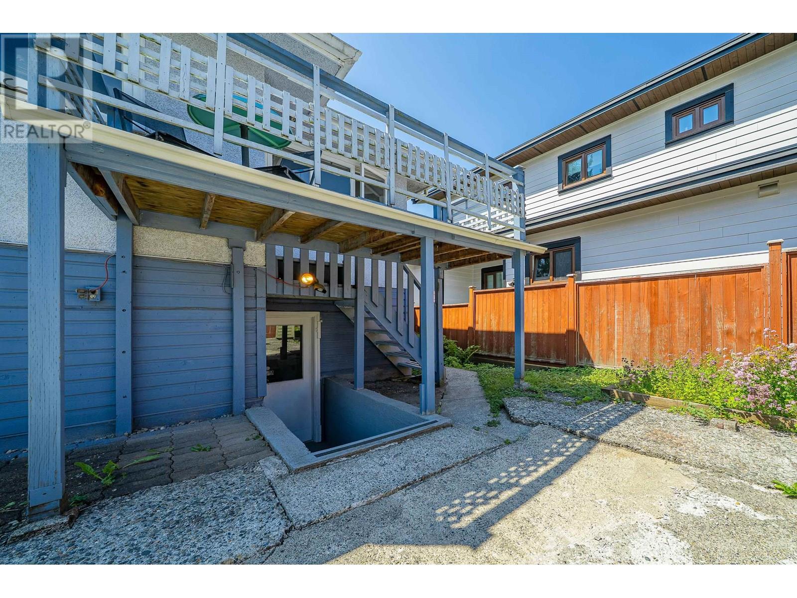 Photo 26 of 432 W 25th Street, North Vancouver BC