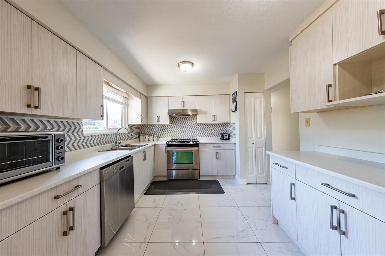 Photo 12 of 12958 65 A Avenue, Surrey BC