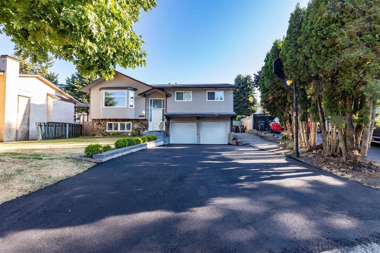 Photo 3 of 12958 65 A Avenue, Surrey BC