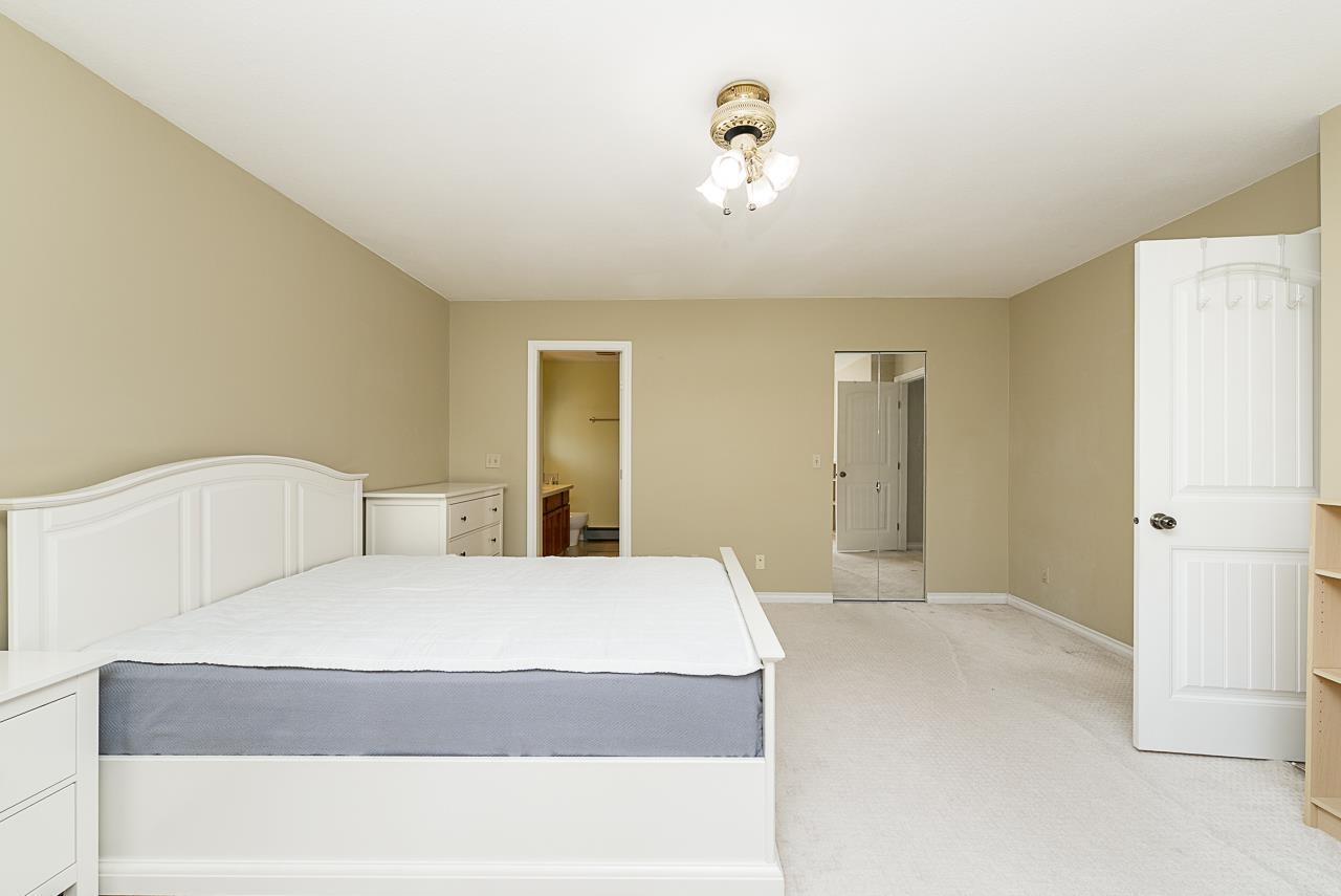 Photo 21 of 10672 Glenwood Drive, Surrey BC