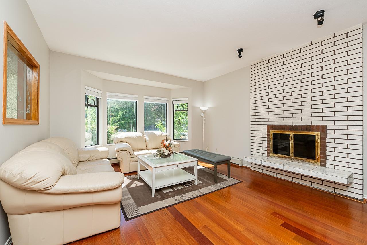 Photo 5 of 10672 Glenwood Drive, Surrey BC