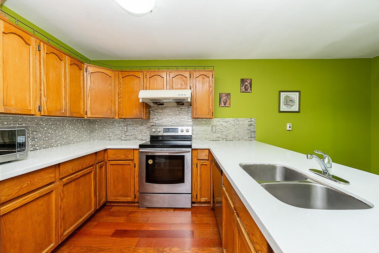 Photo 12 of 10672 Glenwood Drive, Surrey BC