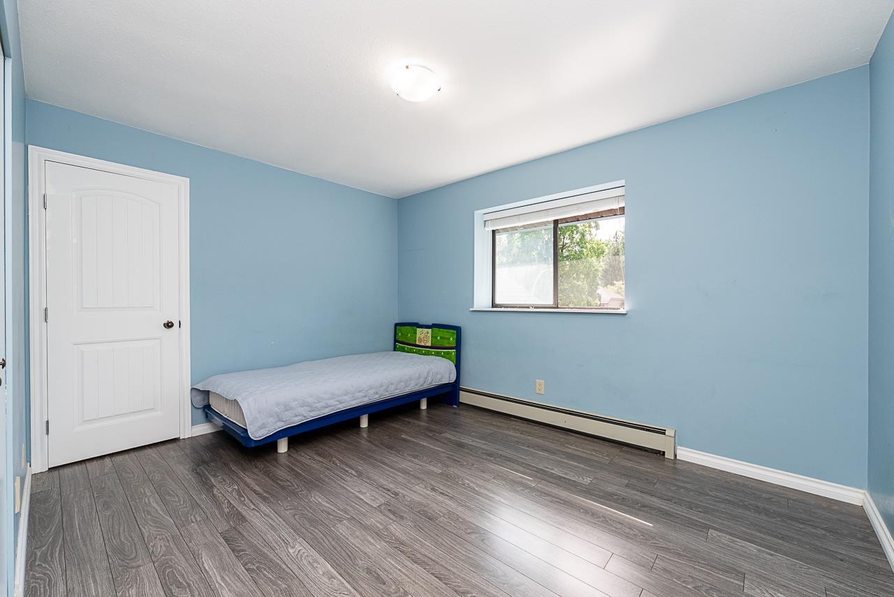 Photo 27 of 10672 Glenwood Drive, Surrey BC