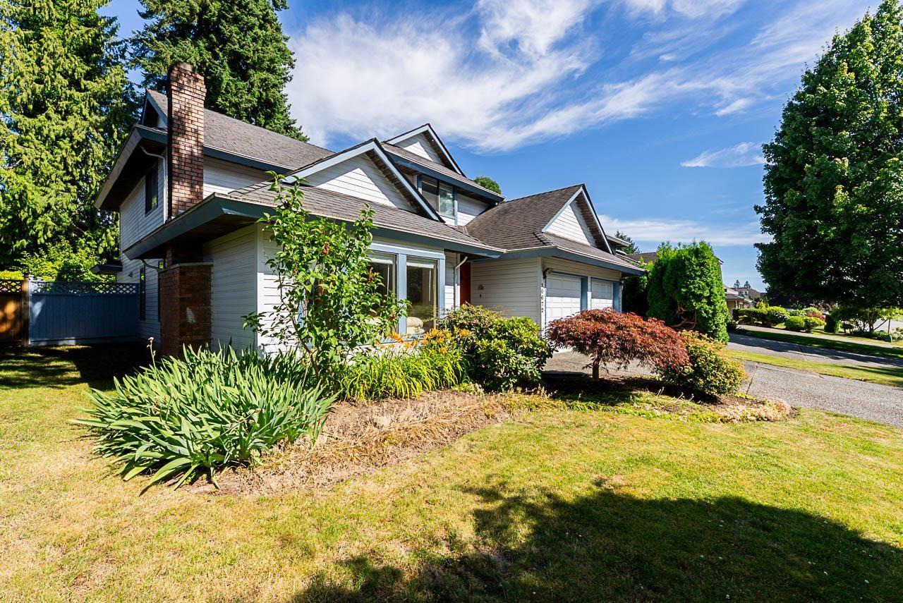 Photo 3 of 10672 Glenwood Drive, Surrey BC