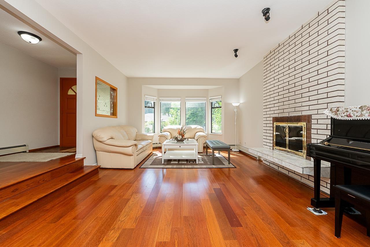 Photo 7 of 10672 Glenwood Drive, Surrey BC