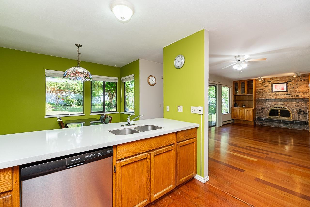 Photo 13 of 10672 Glenwood Drive, Surrey BC