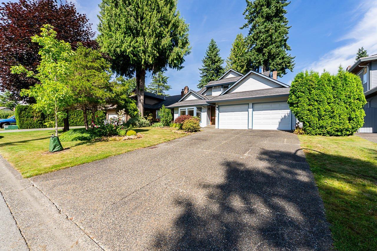 Photo 2 of 10672 Glenwood Drive, Surrey BC