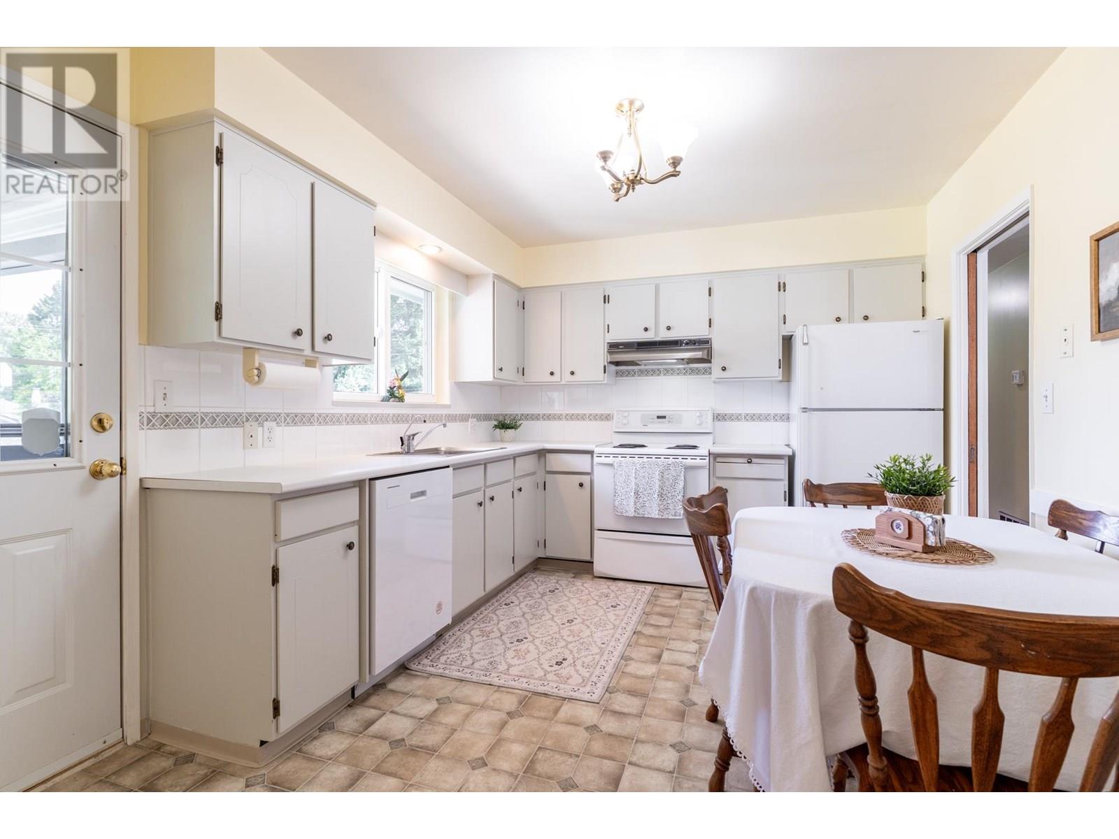 Photo 11 of 5451 7 B Avenue, Delta BC