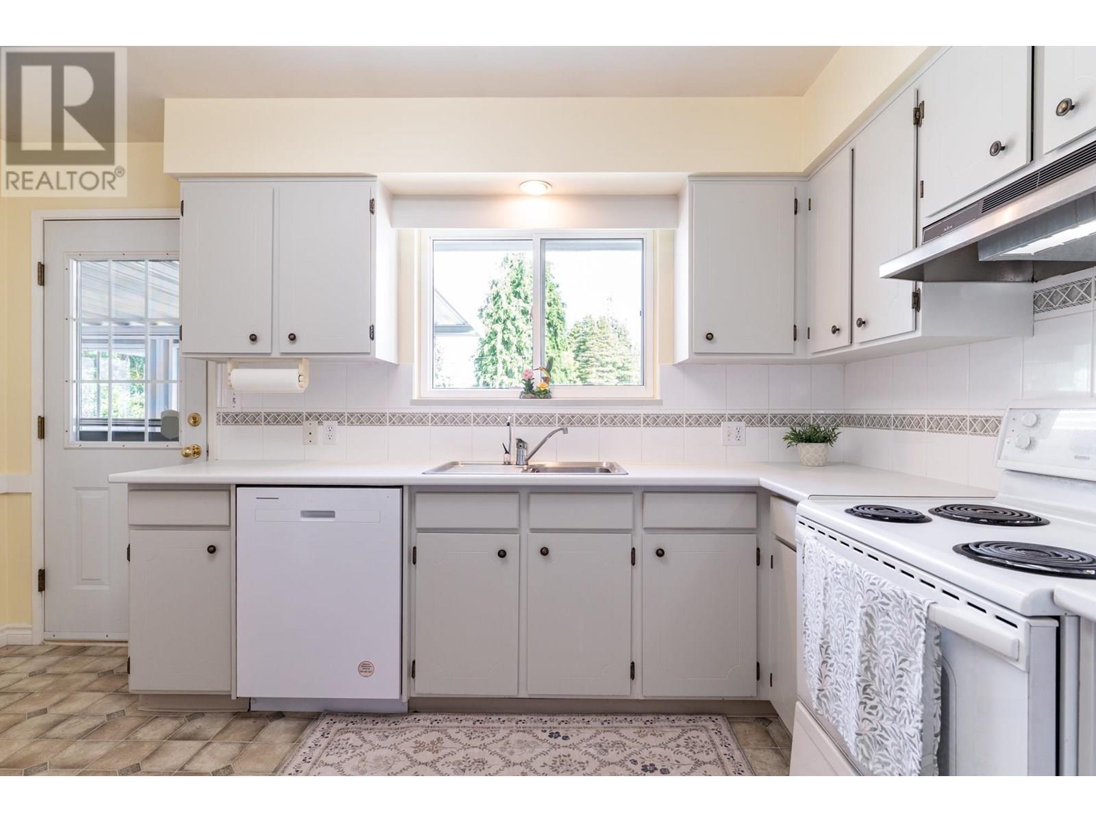 Photo 12 of 5451 7 B Avenue, Delta BC