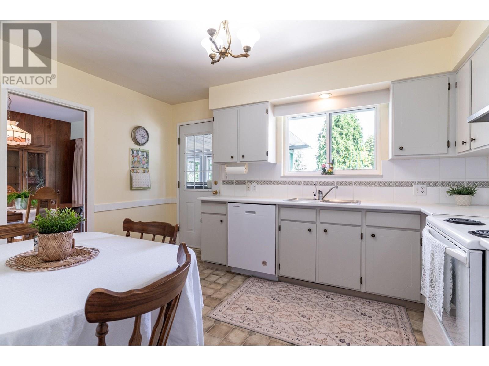 Photo 9 of 5451 7 B Avenue, Delta BC