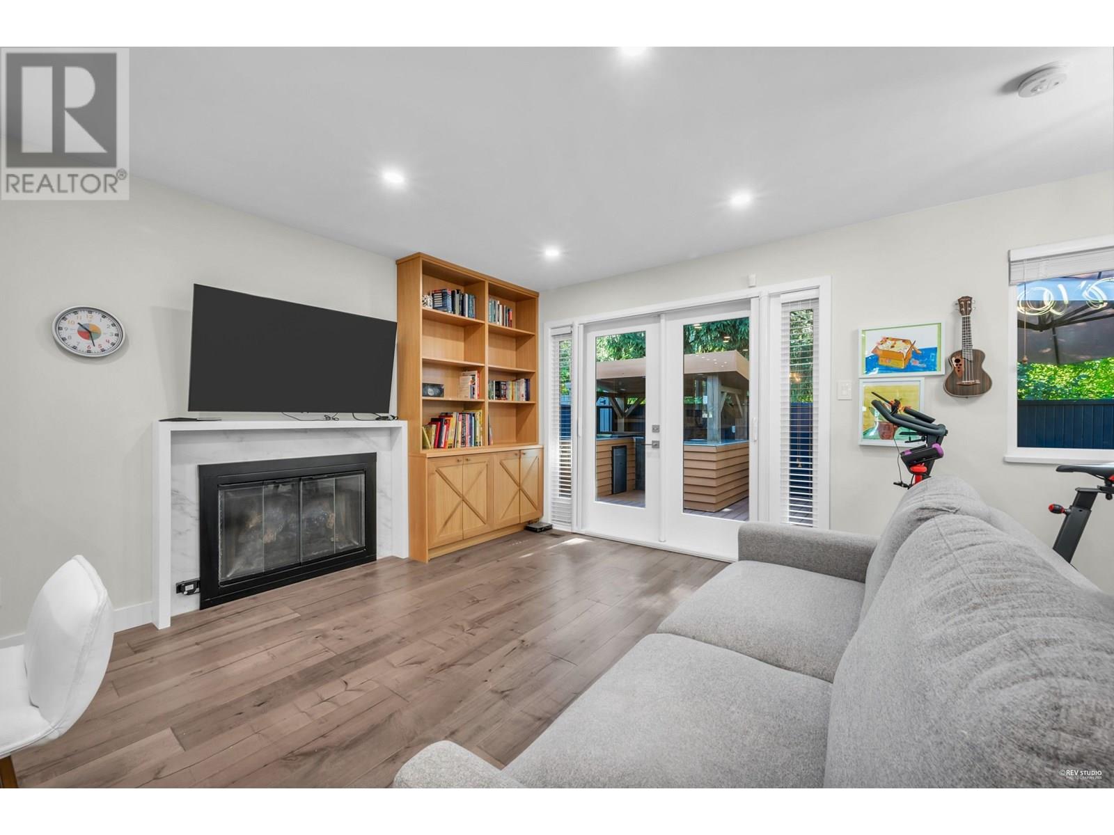 Photo 10 of 860 Ruckle Court, North Vancouver BC
