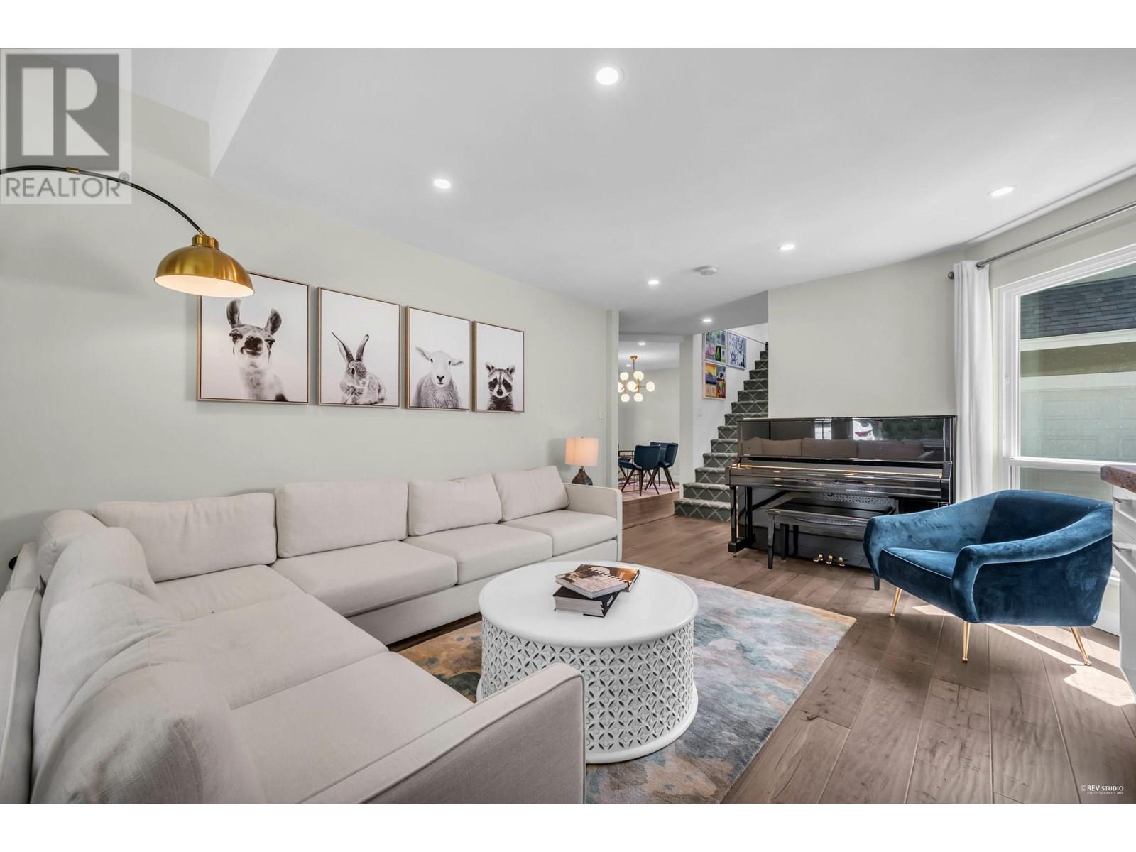 Photo 4 of 860 Ruckle Court, North Vancouver BC