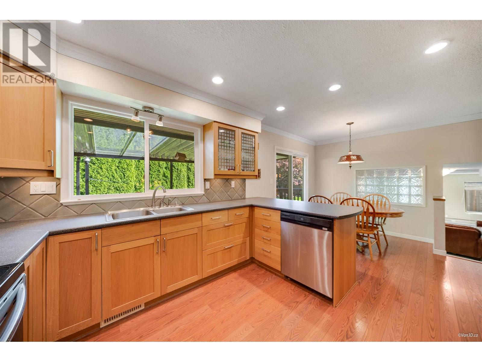Photo 15 of 7720 Waterton Drive, Richmond BC