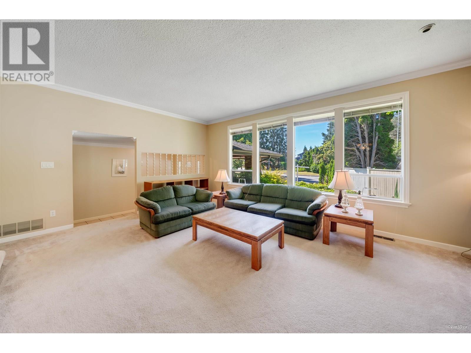 Photo 4 of 7720 Waterton Drive, Richmond BC