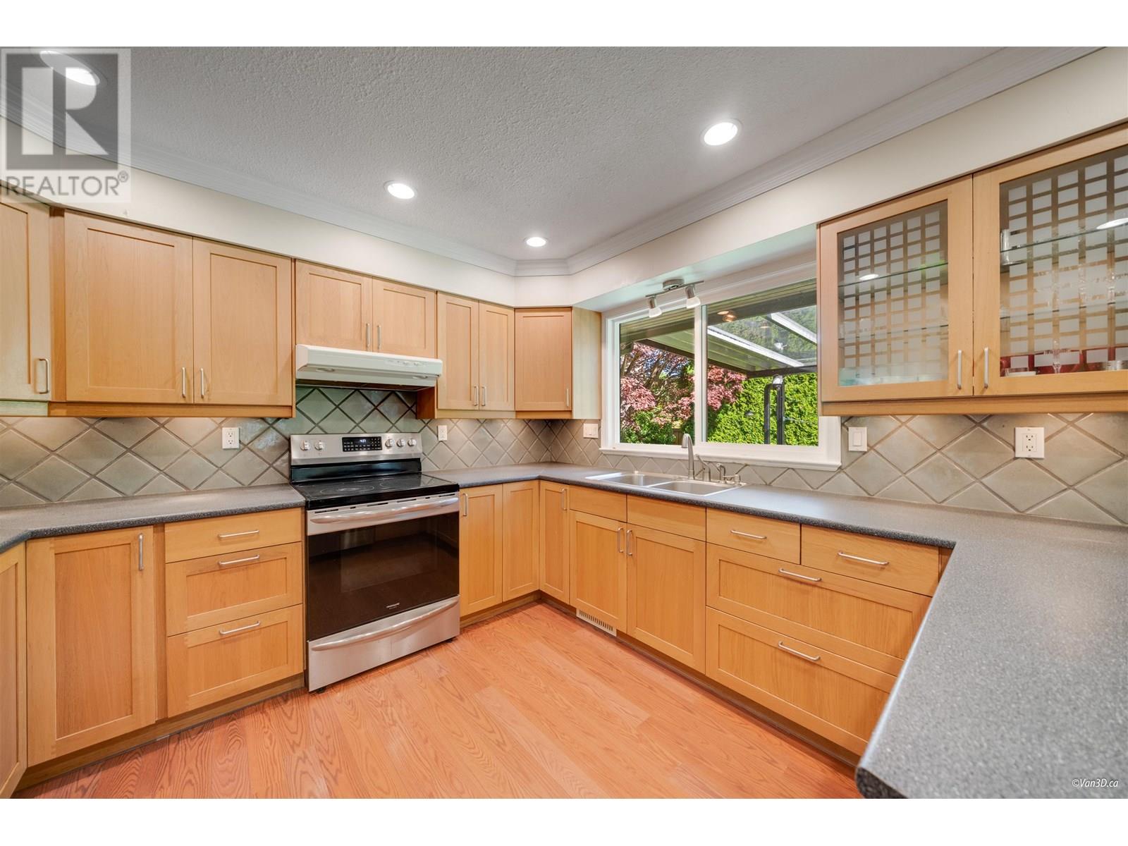 Photo 17 of 7720 Waterton Drive, Richmond BC