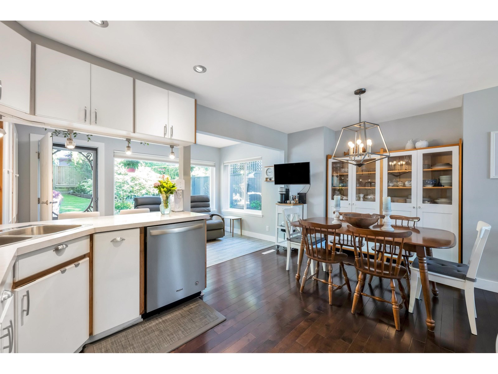 Photo 9 of 15627 Buena Vista Avenue, White Rock BC