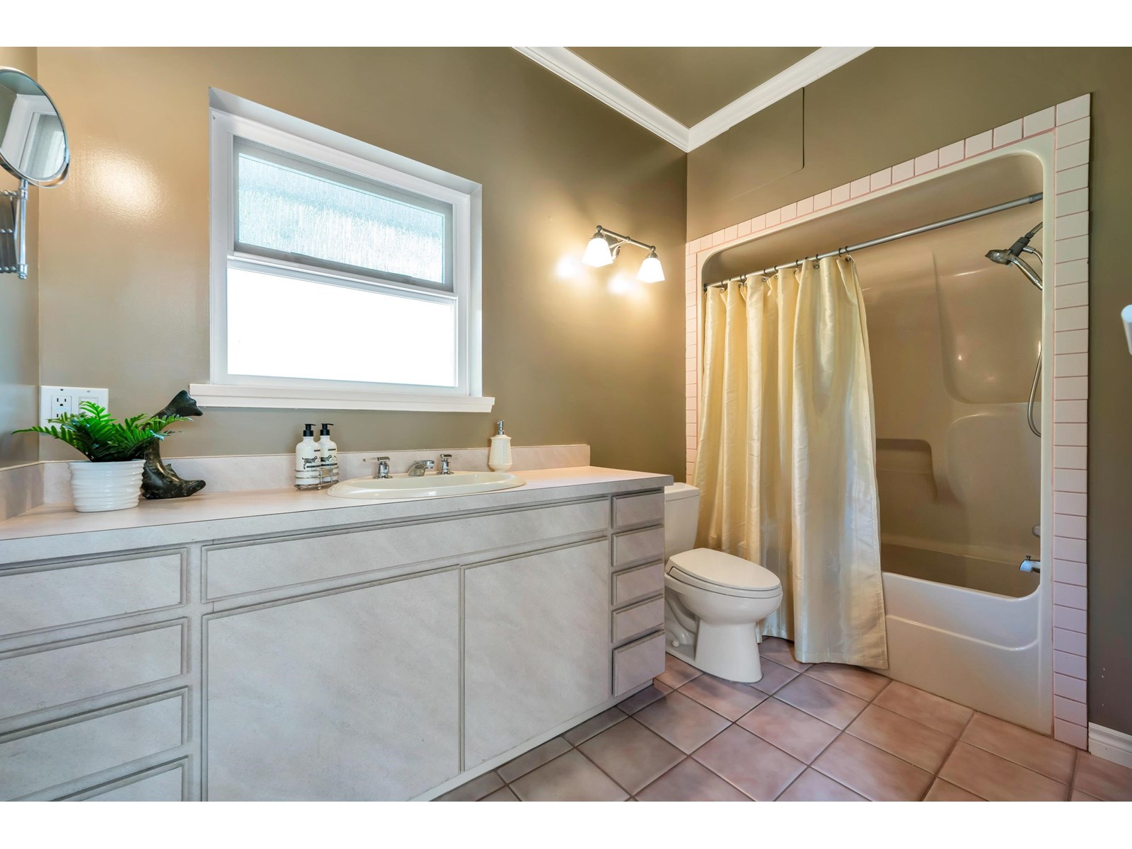 Photo 6 of 15627 Buena Vista Avenue, White Rock BC