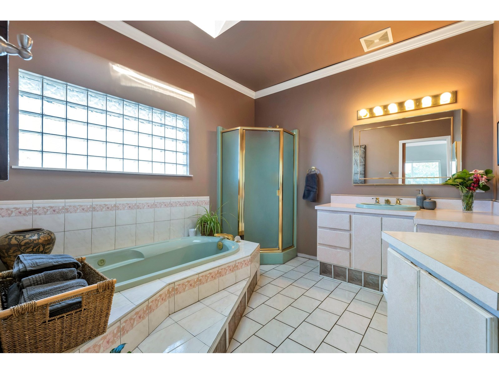 Photo 5 of 15627 Buena Vista Avenue, White Rock BC