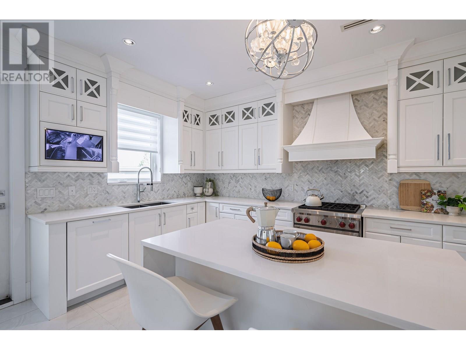 Photo 7 of 3792 Puget Drive, Vancouver BC