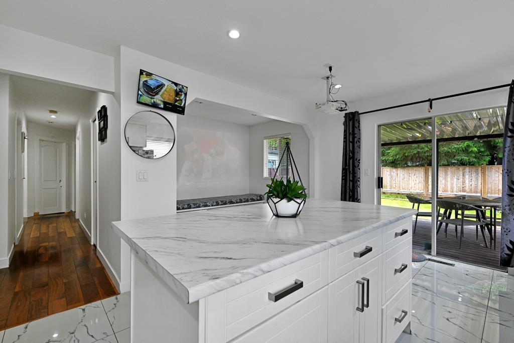 Photo 11 of 16954 60 Avenue, Surrey BC