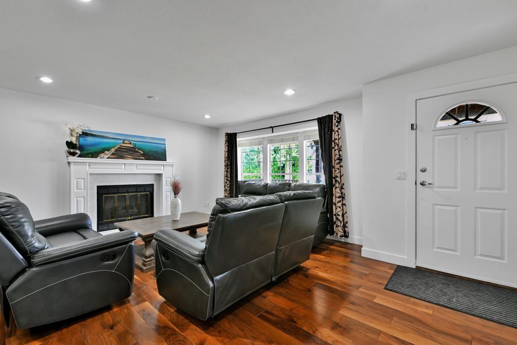 Photo 3 of 16954 60 Avenue, Surrey BC
