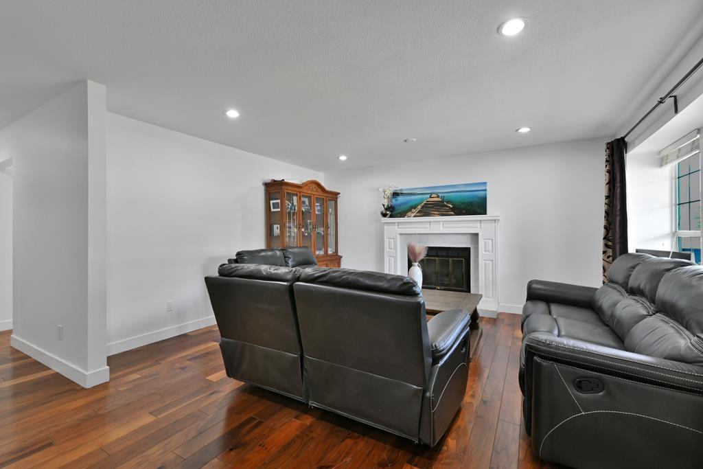 Photo 4 of 16954 60 Avenue, Surrey BC