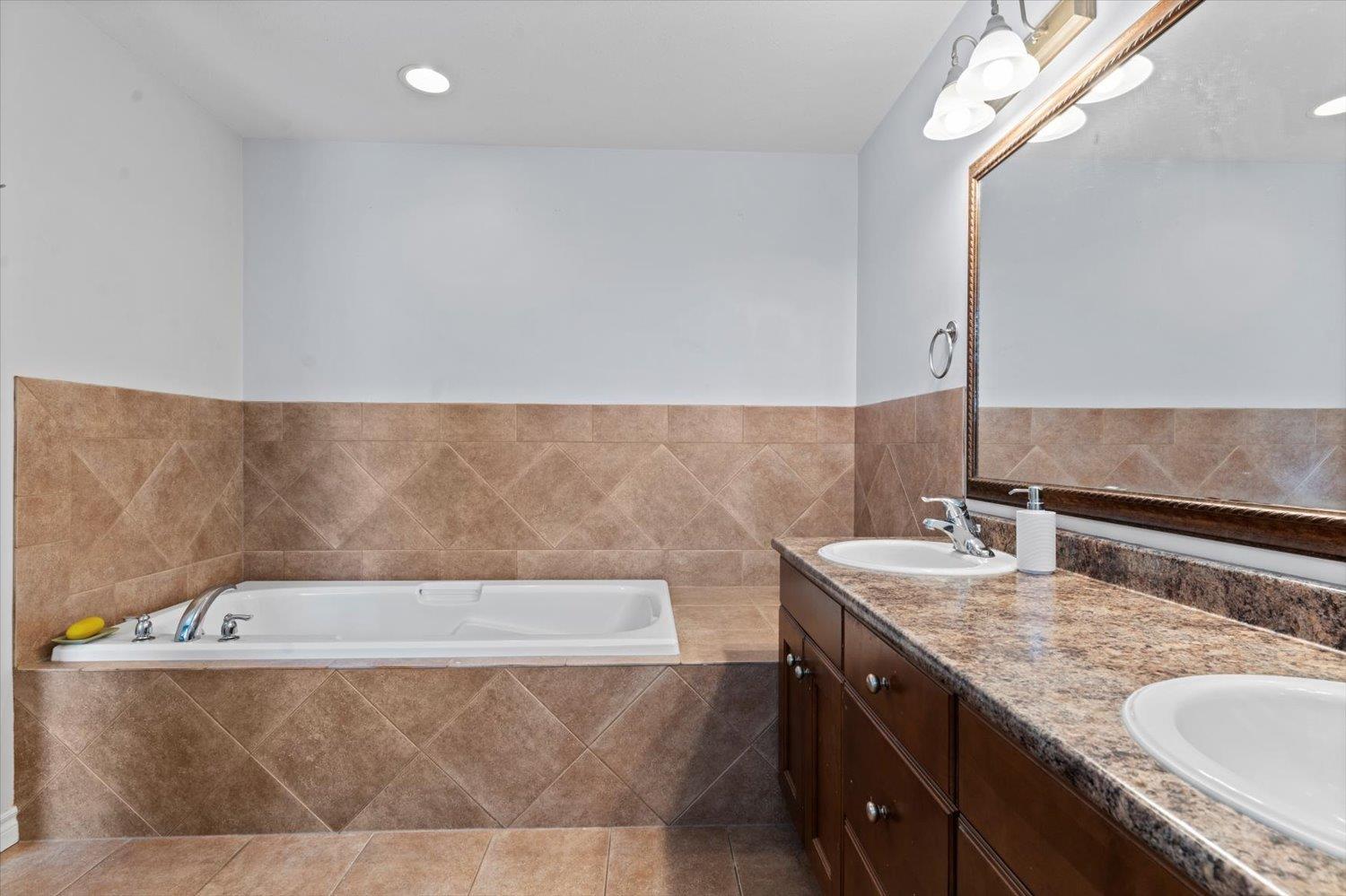 Photo 6 of 9 5545 Peach Road Sardis South, Chilliwack BC