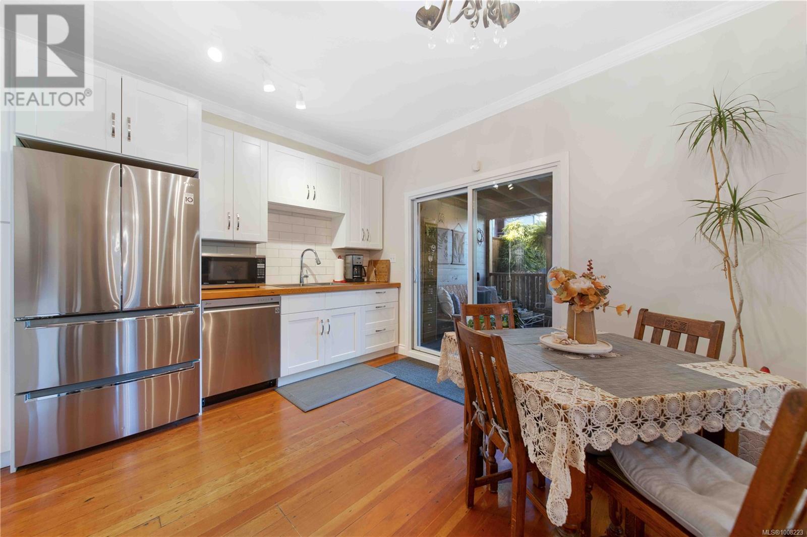 28 ROBERTS ST - 11