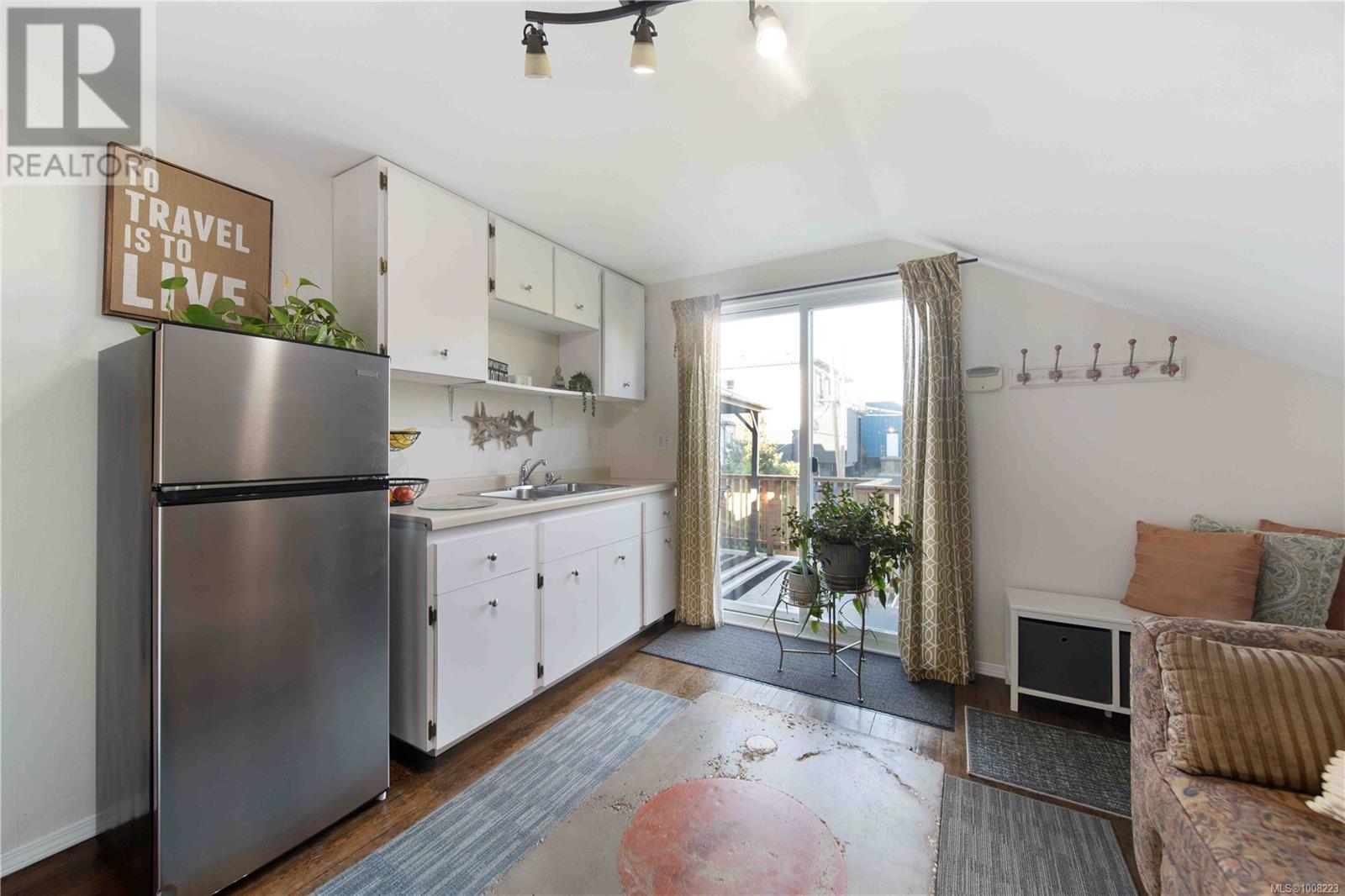 28 ROBERTS ST - 18