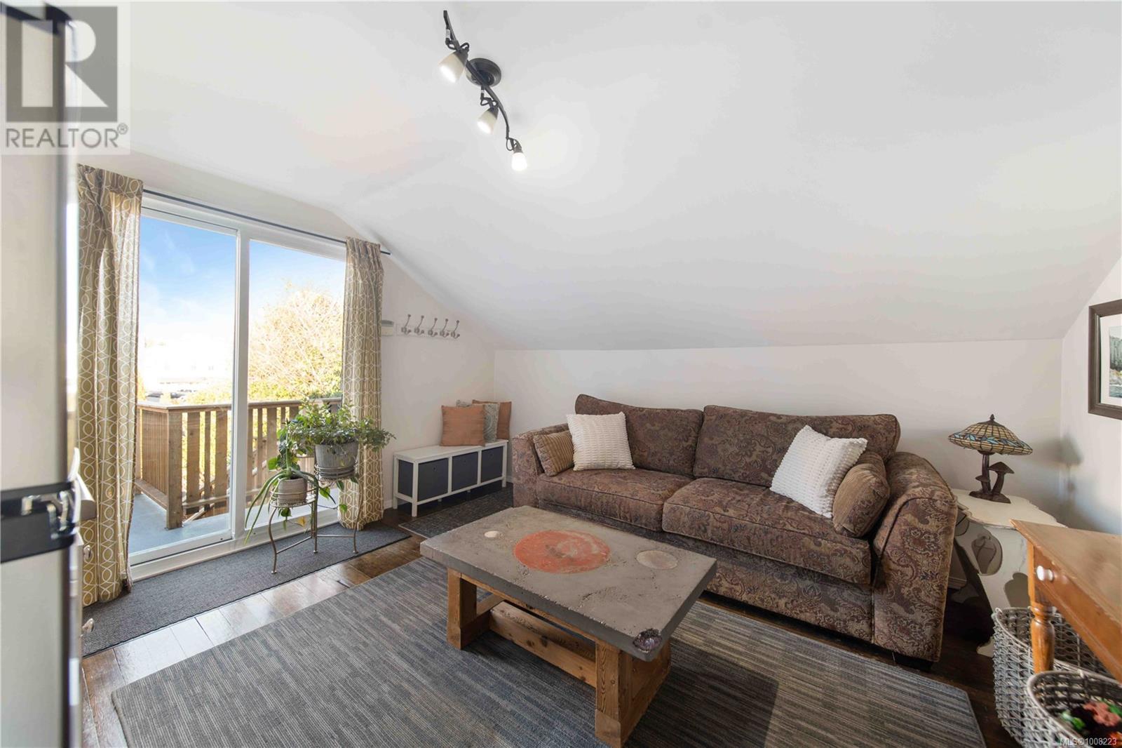 28 ROBERTS ST - 19