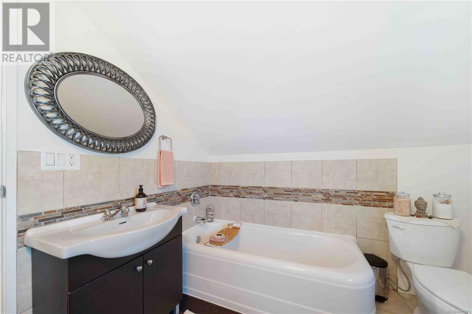 28 ROBERTS ST - 22