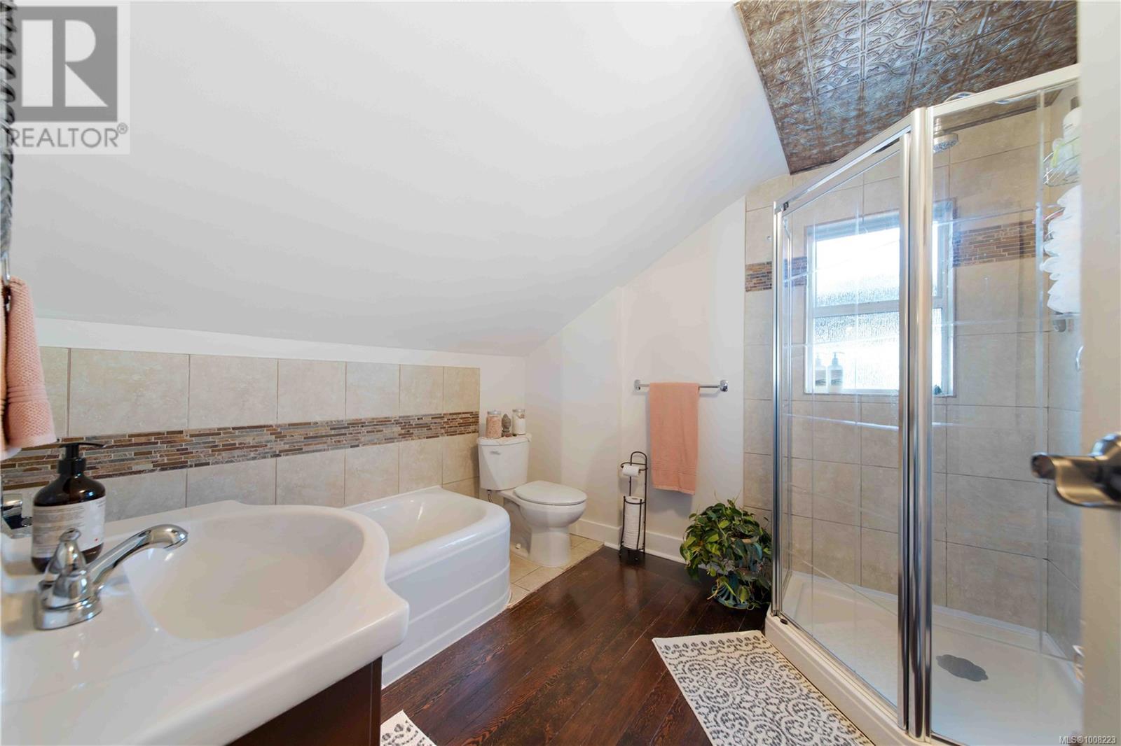 28 ROBERTS ST - 23