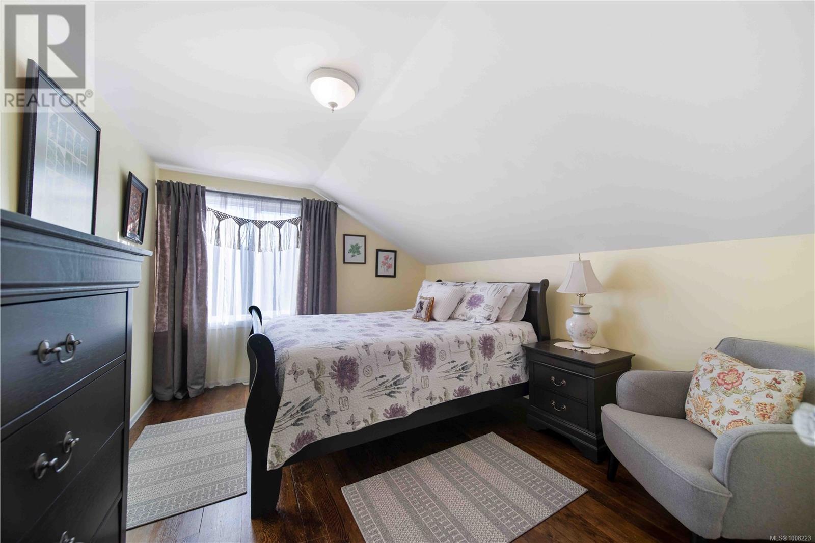 28 ROBERTS ST - 24