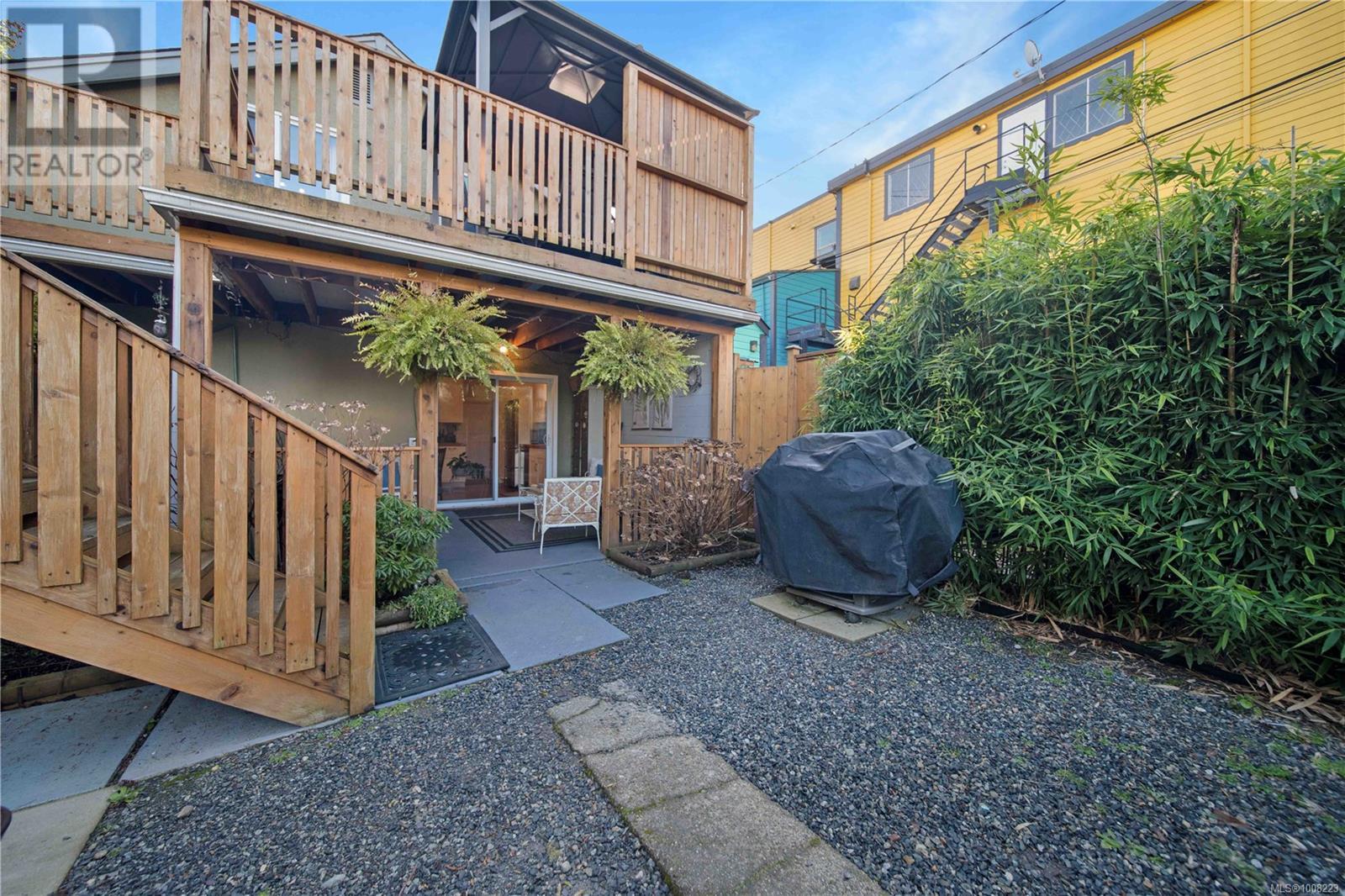 28 ROBERTS ST - 28
