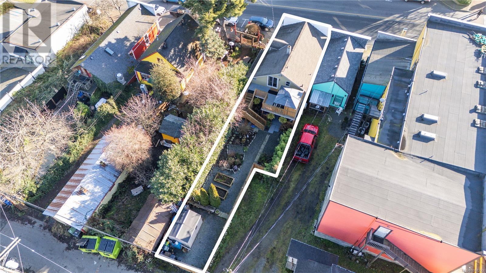 28 ROBERTS ST - 32