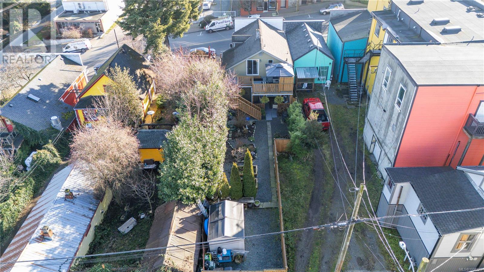 28 ROBERTS ST - 33