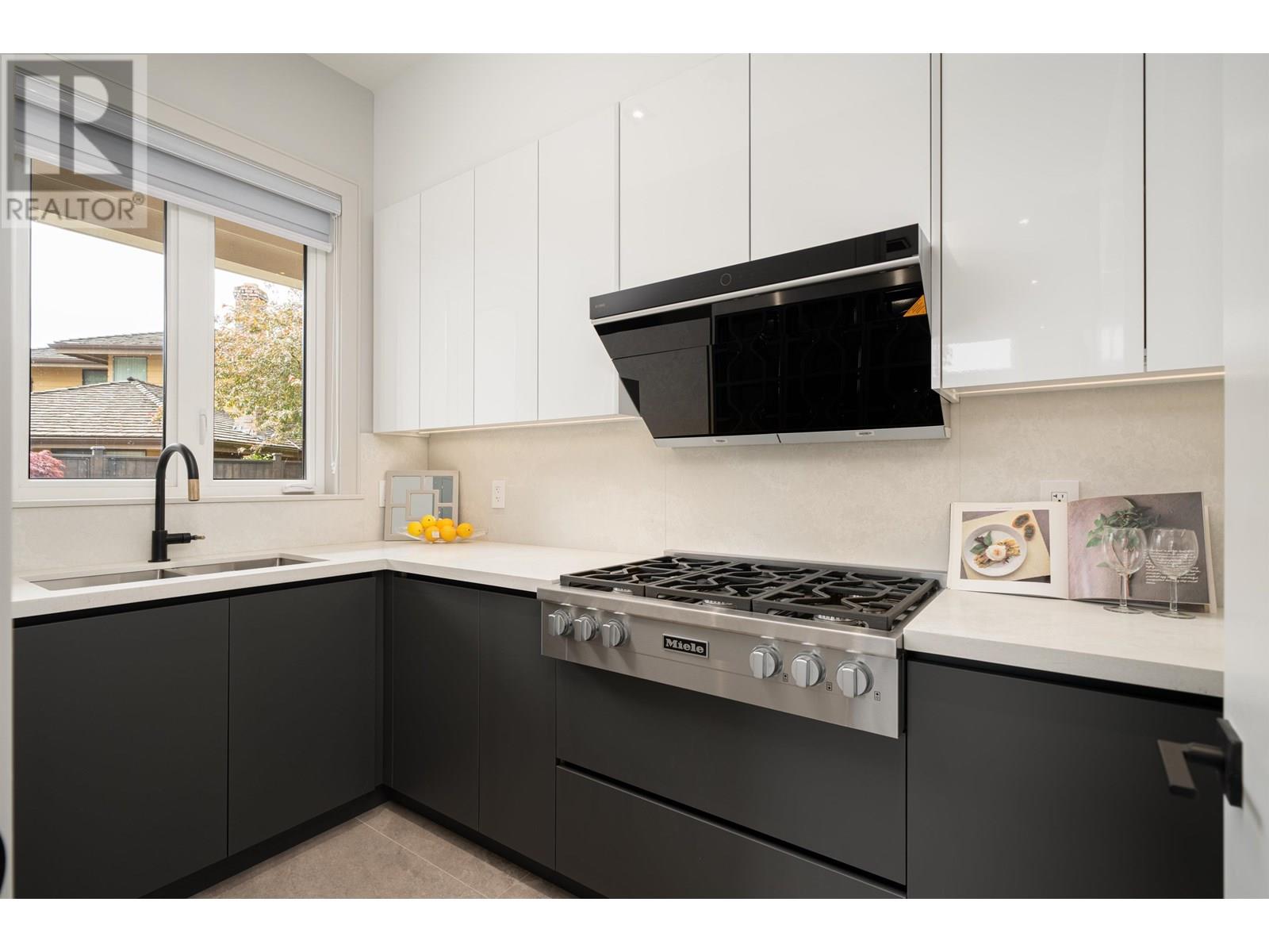 Photo 19 of 6571 Whiteoak Drive, Richmond BC