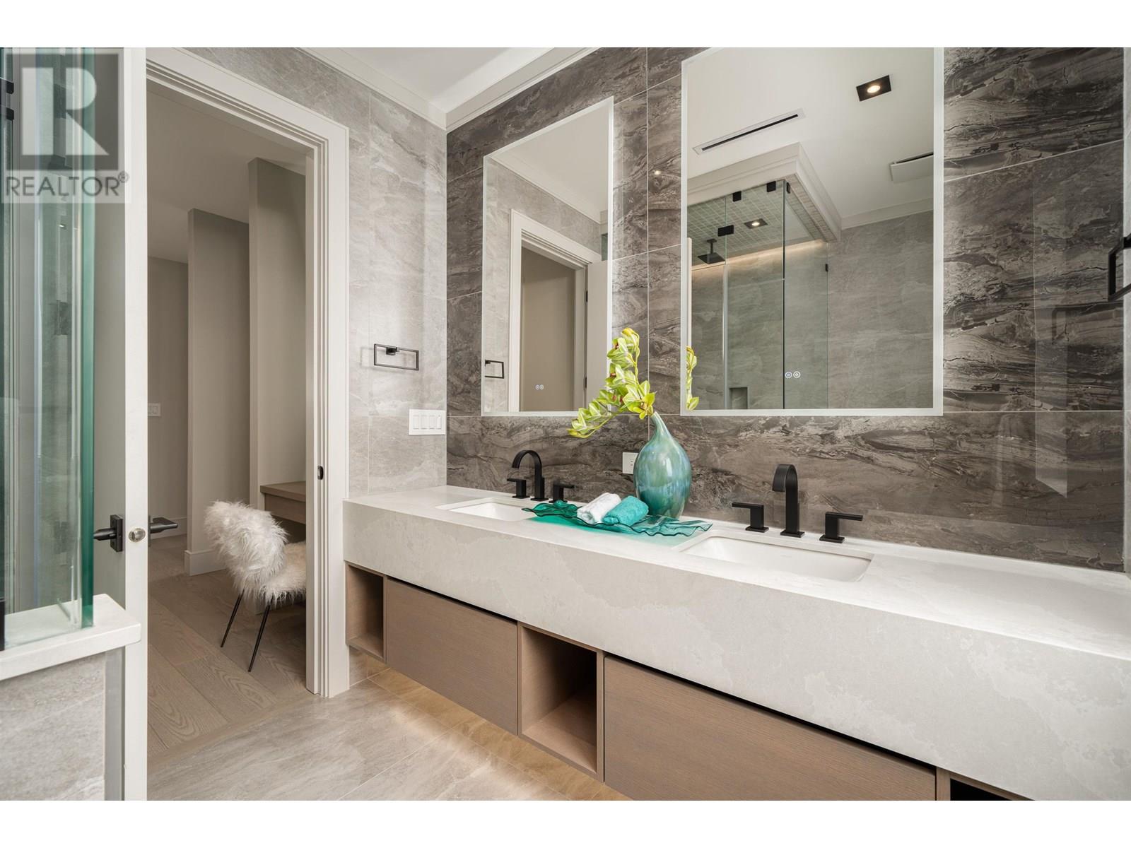 Photo 34 of 6571 Whiteoak Drive, Richmond BC
