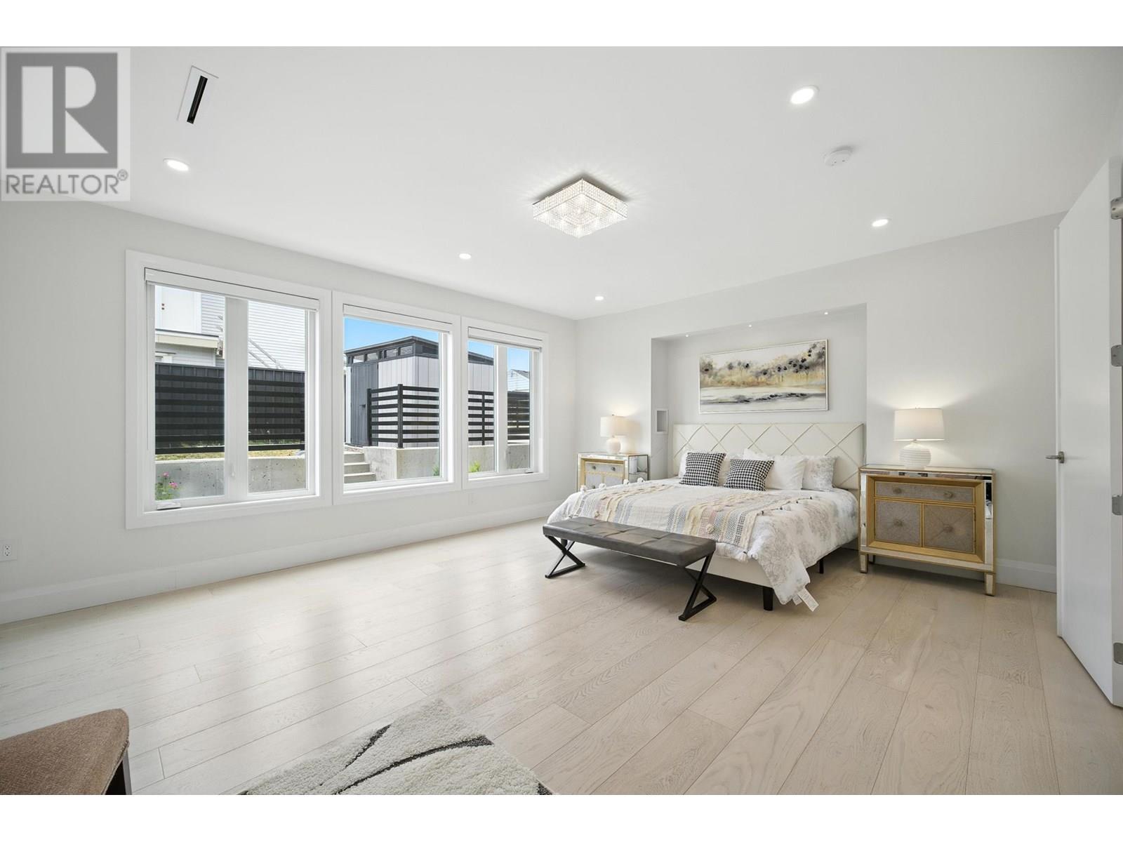 Photo 5 of 2113 Dawes Hill Road, Coquitlam BC