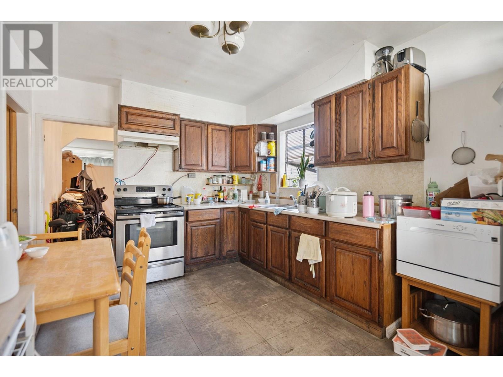 Photo 11 of 4587 Knight Street, Vancouver BC