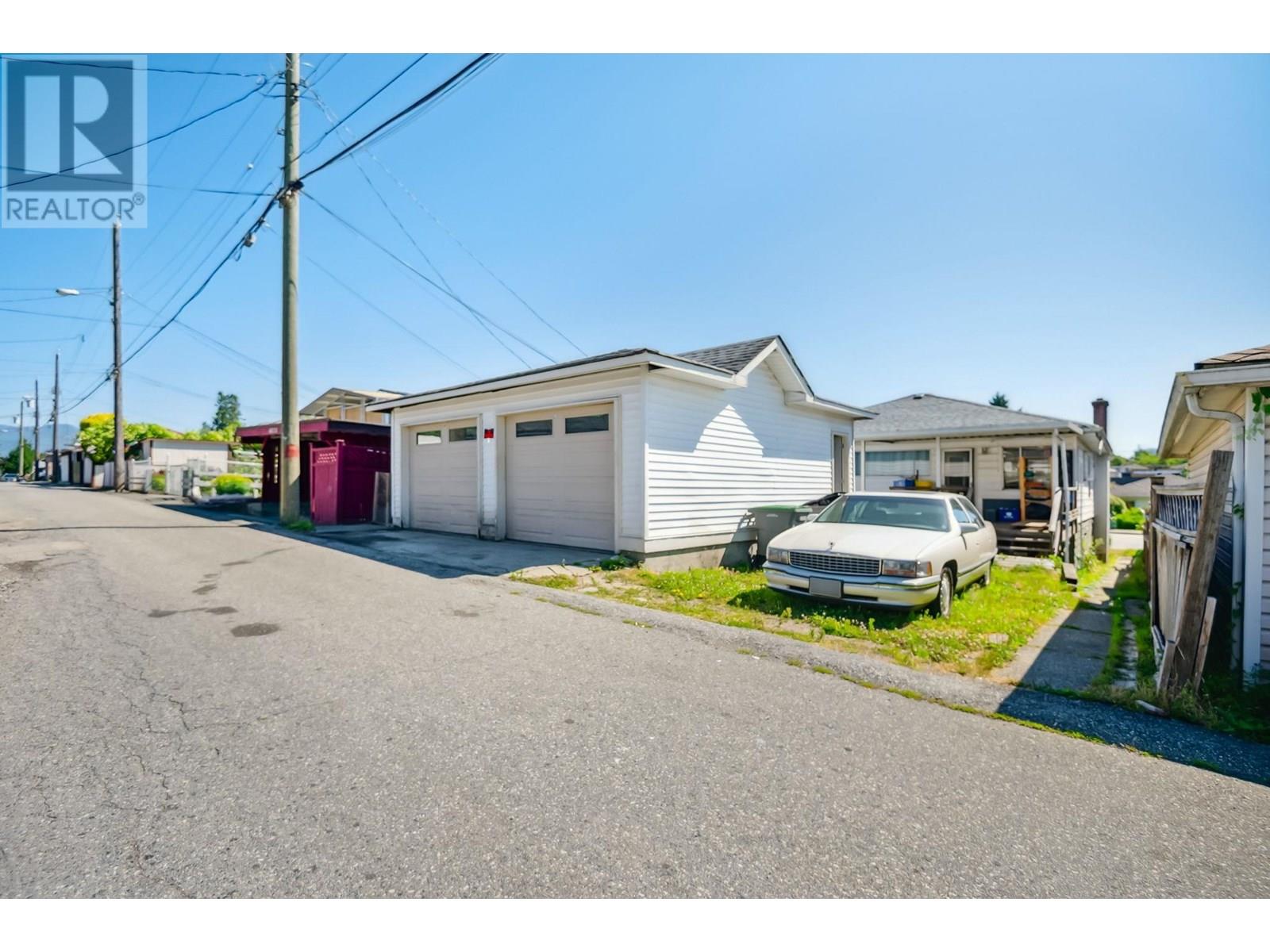 Photo 3 of 4587 Knight Street, Vancouver BC