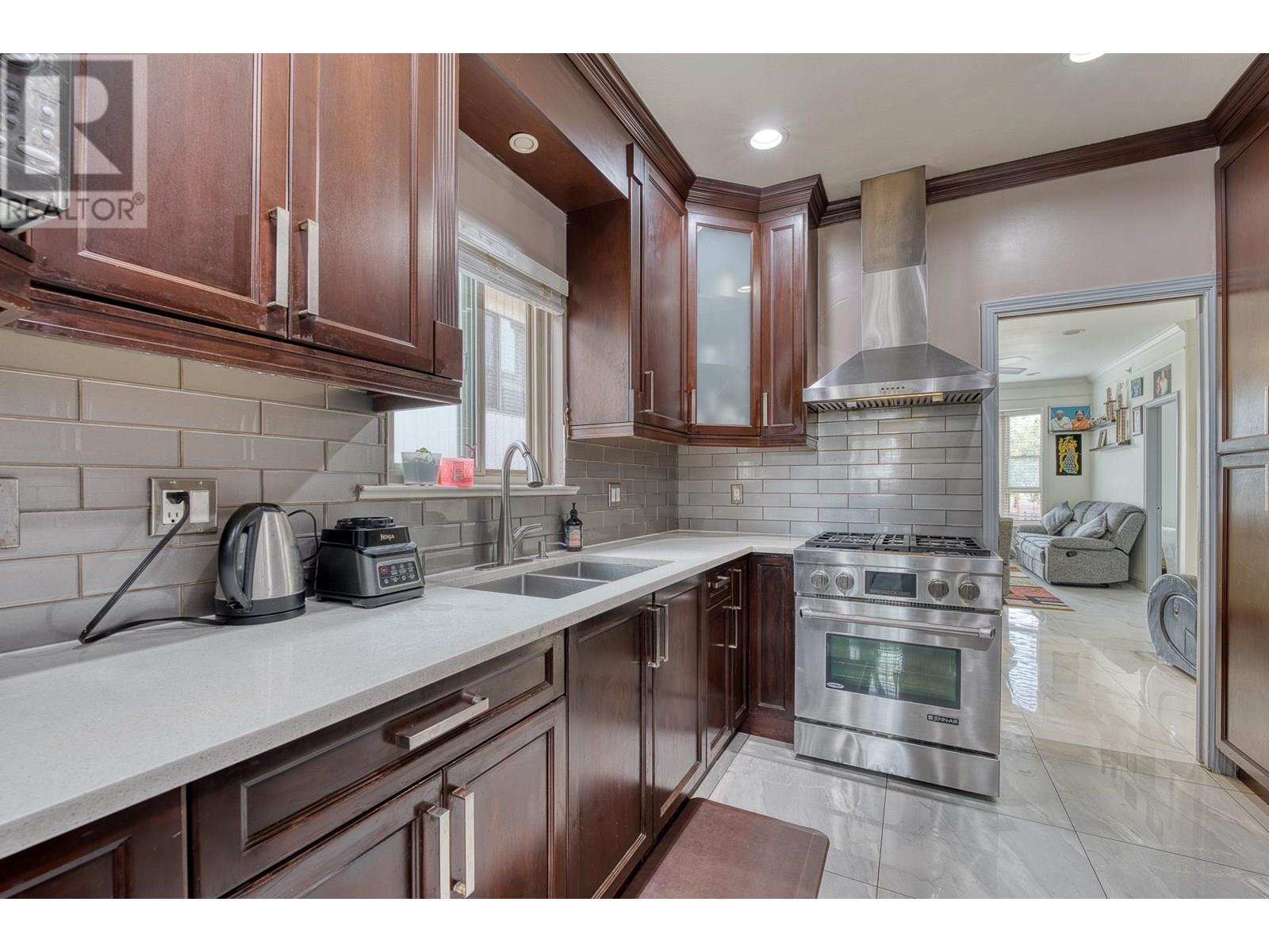 Photo 20 of 426 E 18th Avenue, Vancouver BC