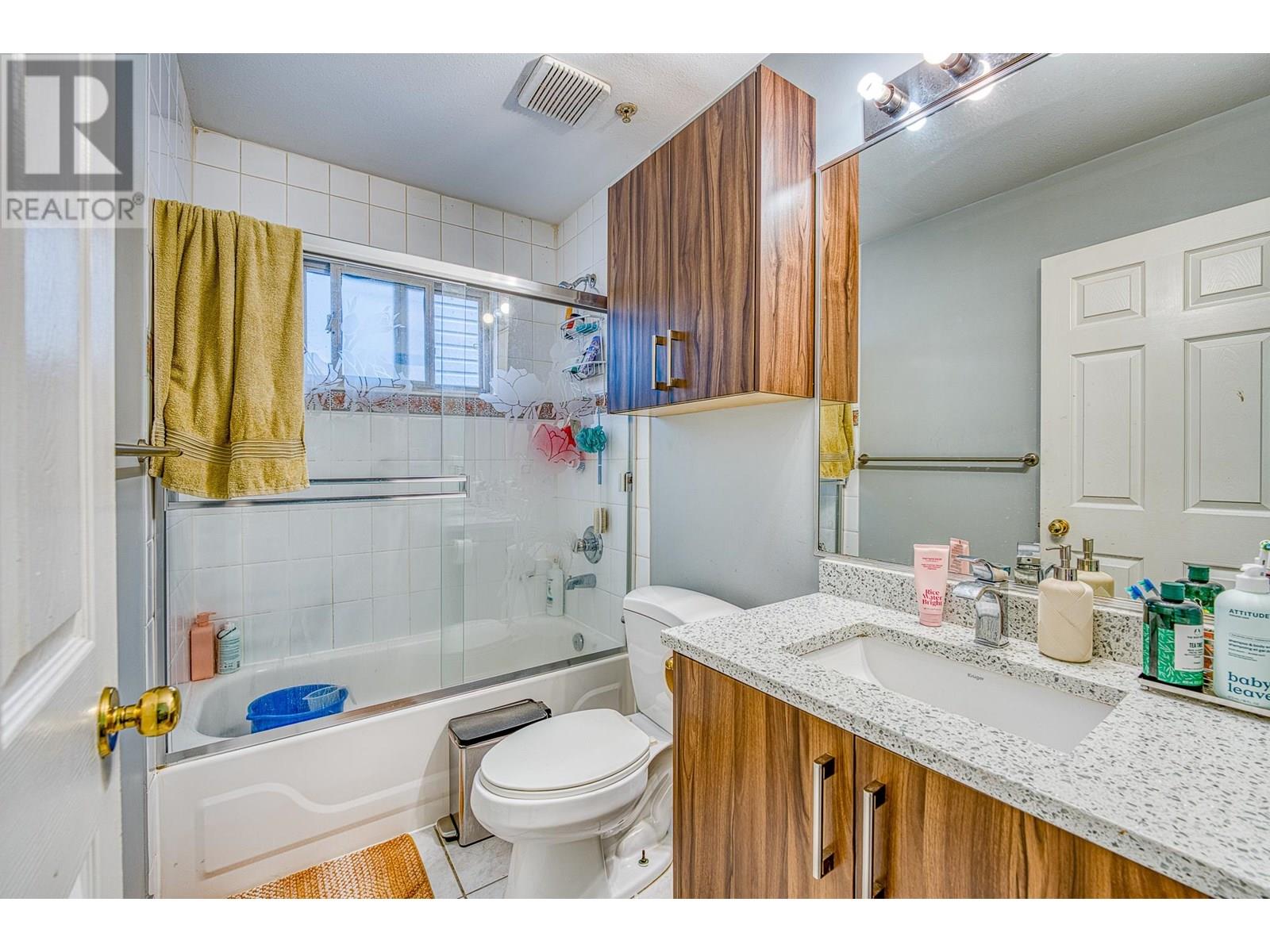 Photo 1 of 426 E 18th Avenue, Vancouver BC