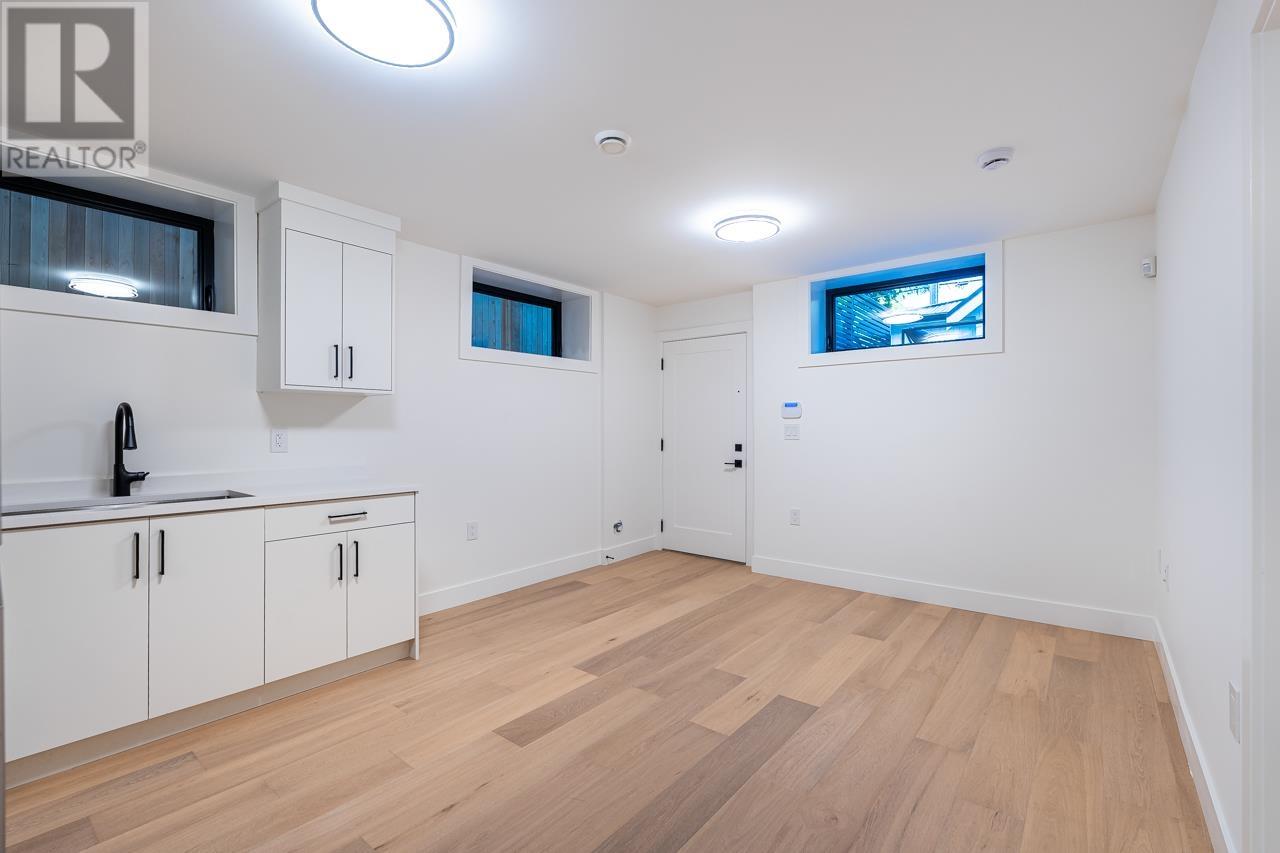 Photo 5 of 5080 Prince Edward Street, Vancouver BC