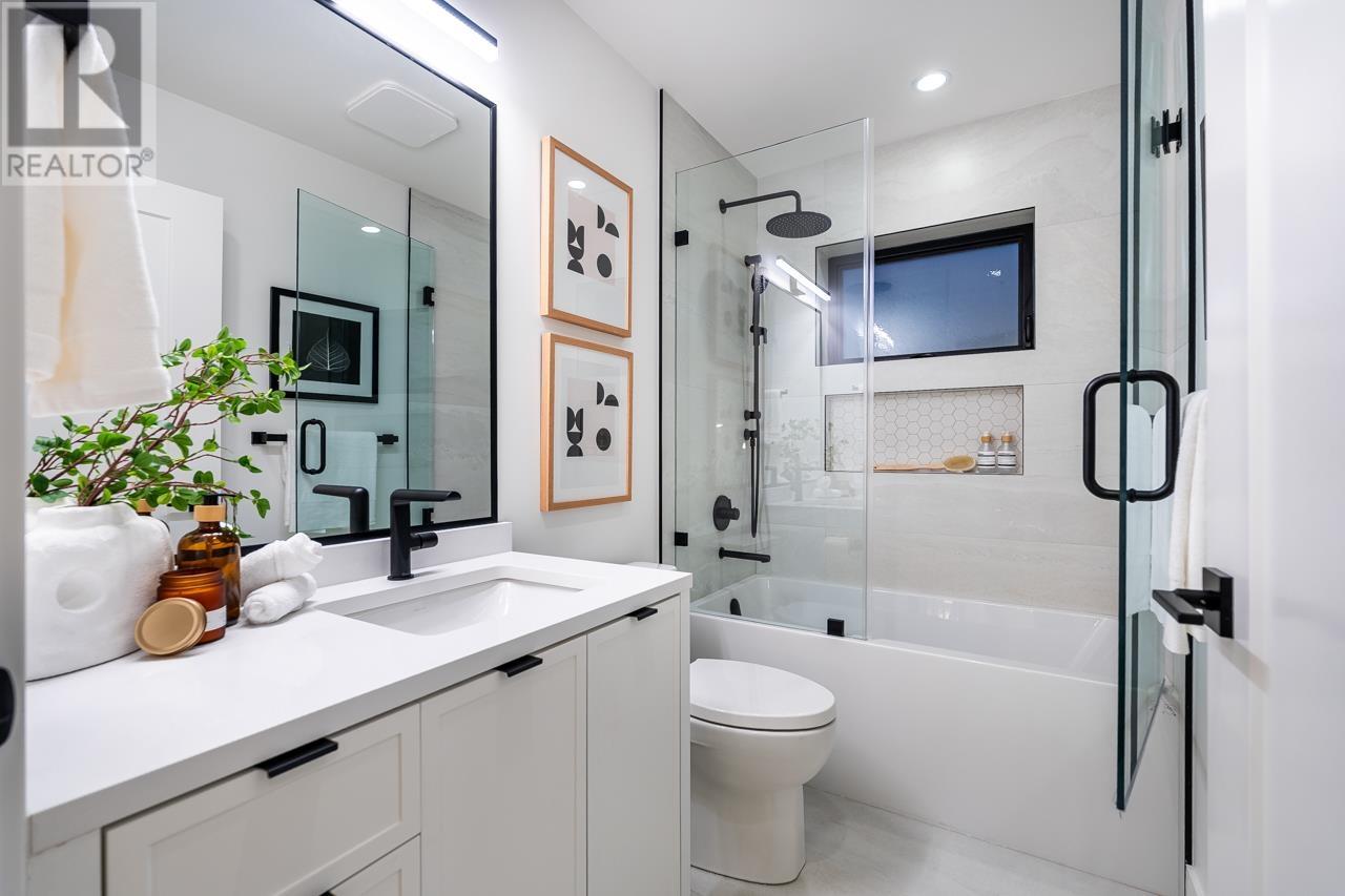 Photo 17 of 5080 Prince Edward Street, Vancouver BC