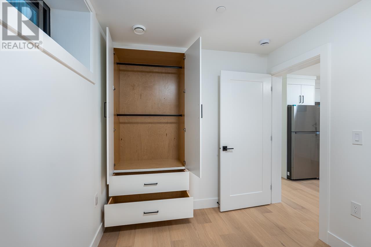 Photo 8 of 5080 Prince Edward Street, Vancouver BC