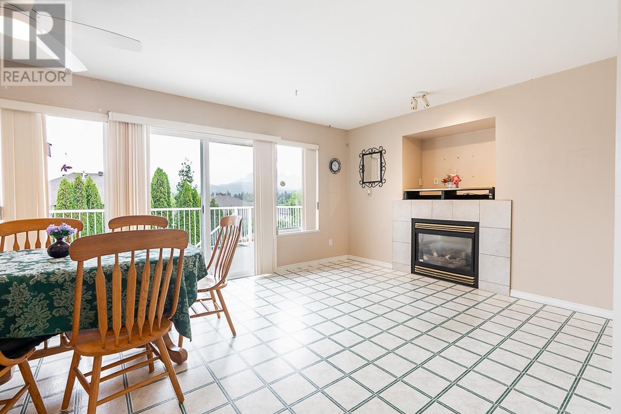 Photo 10 of 22081 124 Avenue, Maple Ridge BC