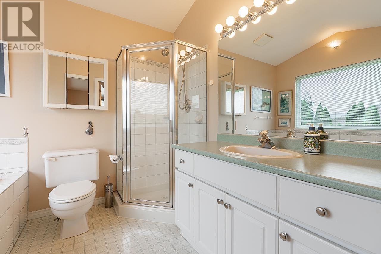 Photo 18 of 22081 124 Avenue, Maple Ridge BC